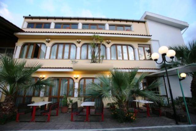 Hotel All'Antico Pozzo Barcellona-Pozzo di Gotto Exterior foto