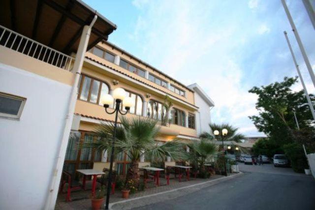 Hotel All'Antico Pozzo Barcellona-Pozzo di Gotto Exterior foto