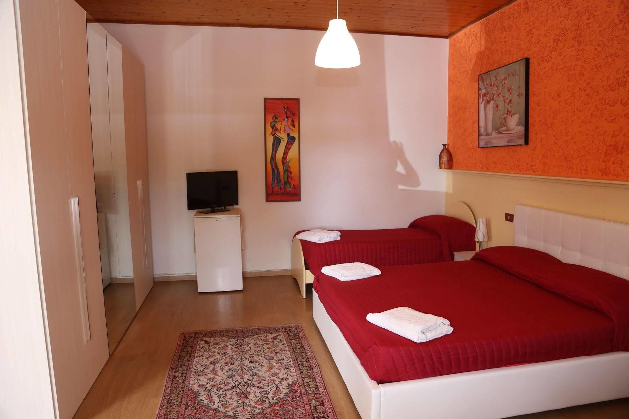 Hotel All'Antico Pozzo Barcellona-Pozzo di Gotto Exterior foto